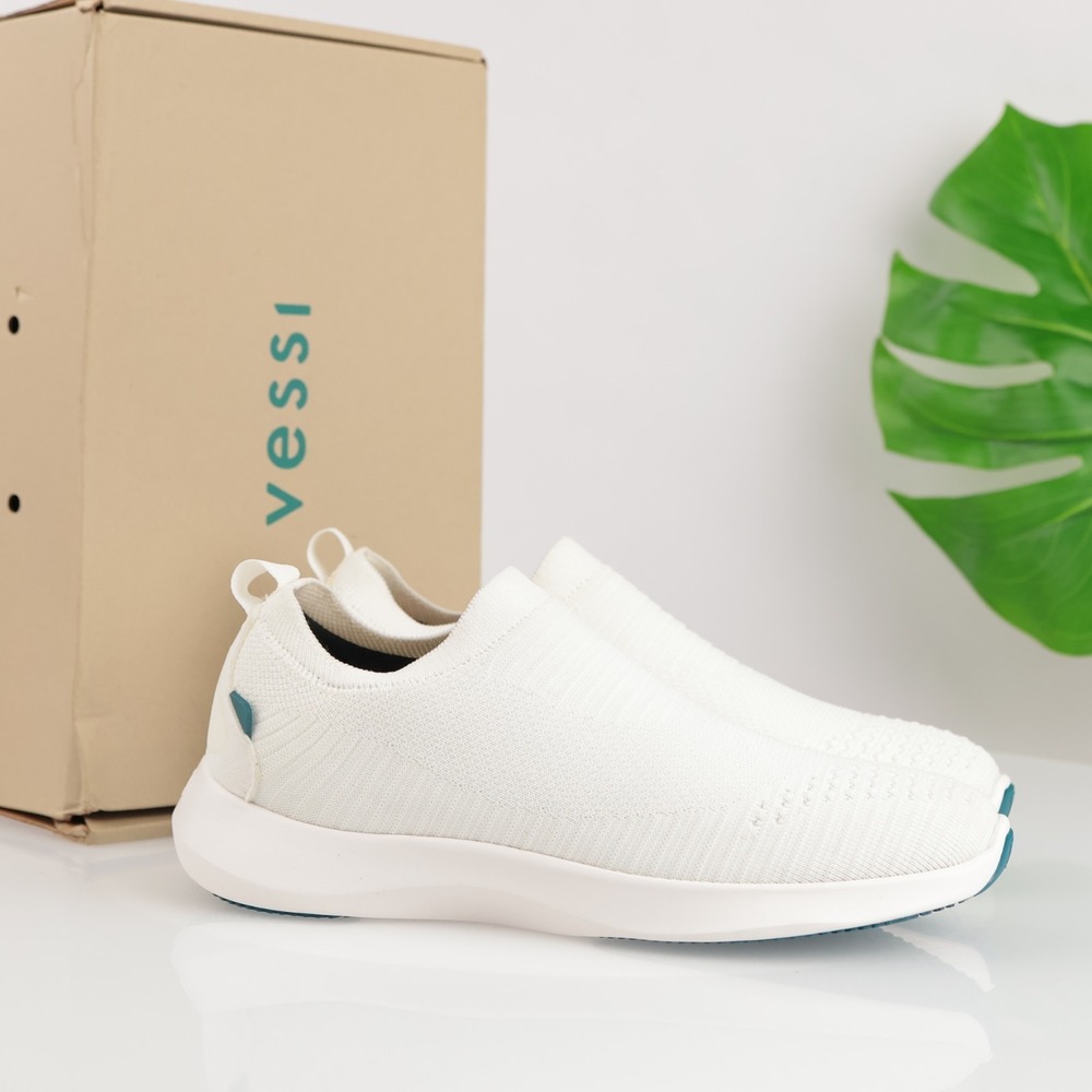Vessi Womens Everyday Move Slip-On Sneaker Size 9 Waterproof White Comfort Shoes